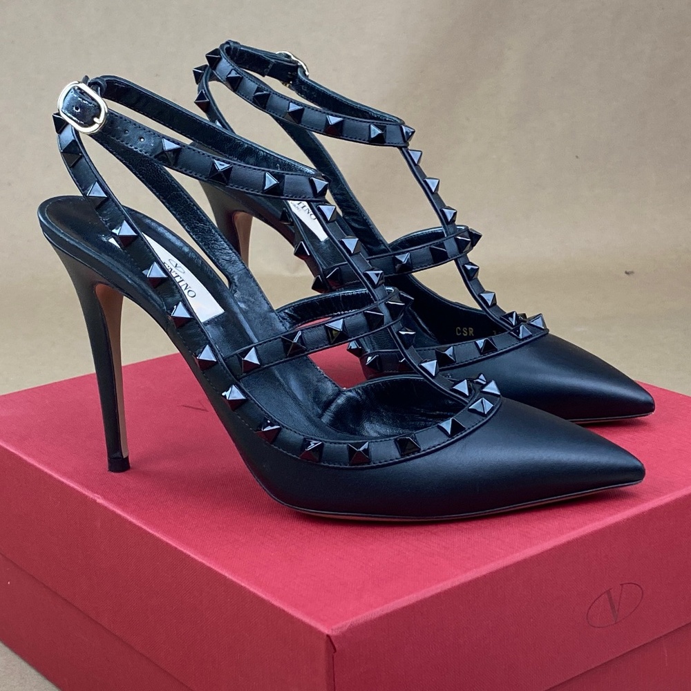 Valentino Garavani Rockstud Ankle Strap Pumps With Tonal Studs, size 9 / 100 mm